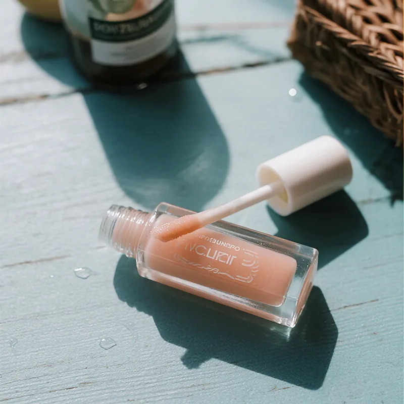 بلک میں صاف ہونٹ ٹیکہ